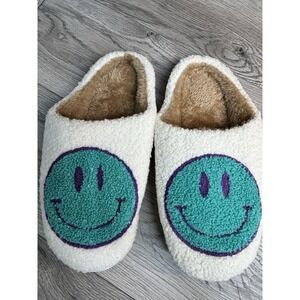 Soft Plush Smiley Face Slippers Women's Fits As Womens Size 7-8 NEW
